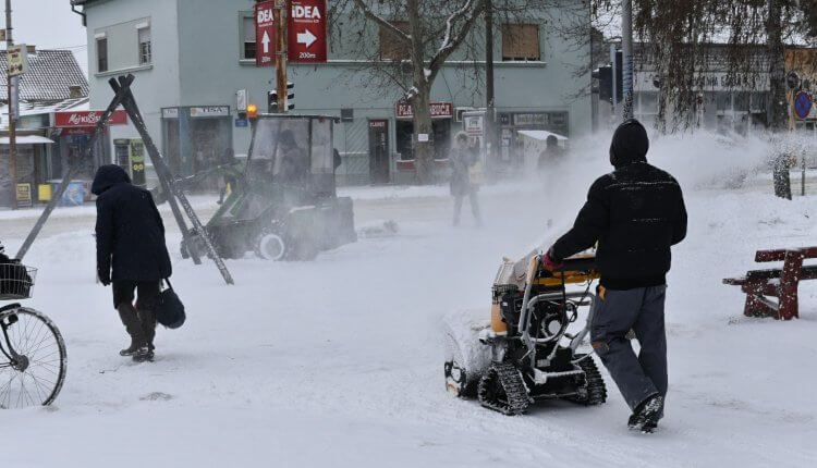 Čišćenje ulica od snega u Temerinu (2) - 27. februar