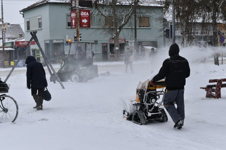 Čišćenje ulica od snega u Temerinu (2) - 27. februar