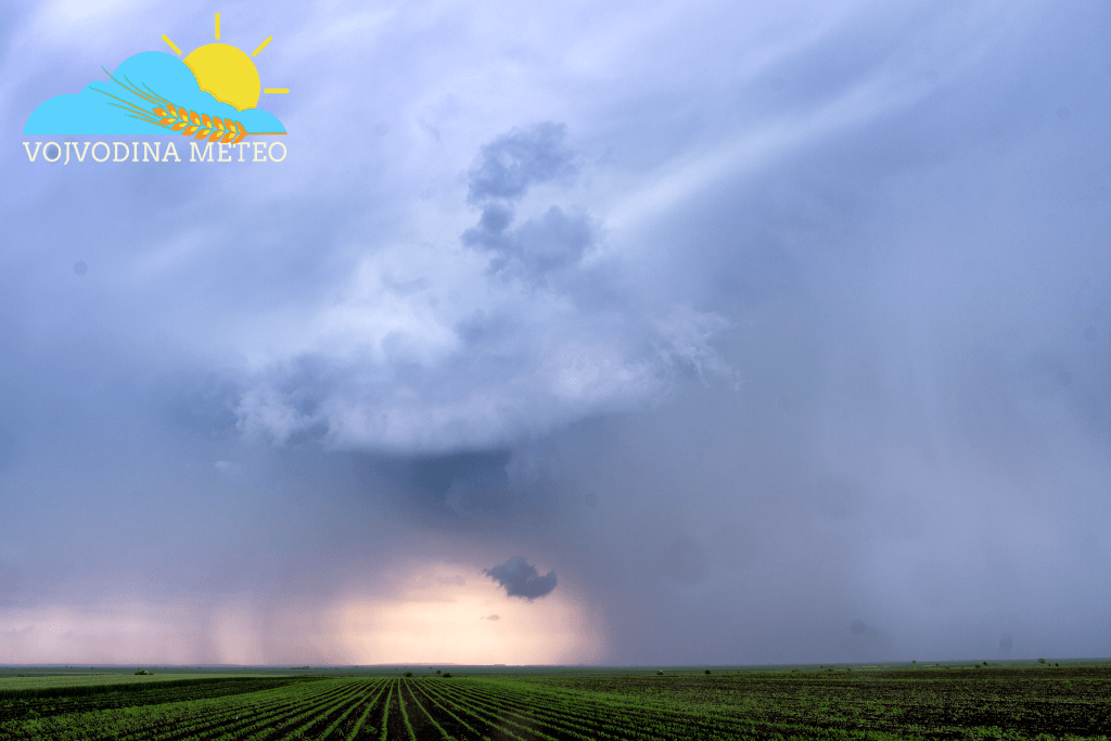 Lov na oluje 5. maj 2018 - pogled na olujne oblake između Uzdina i Kovačice