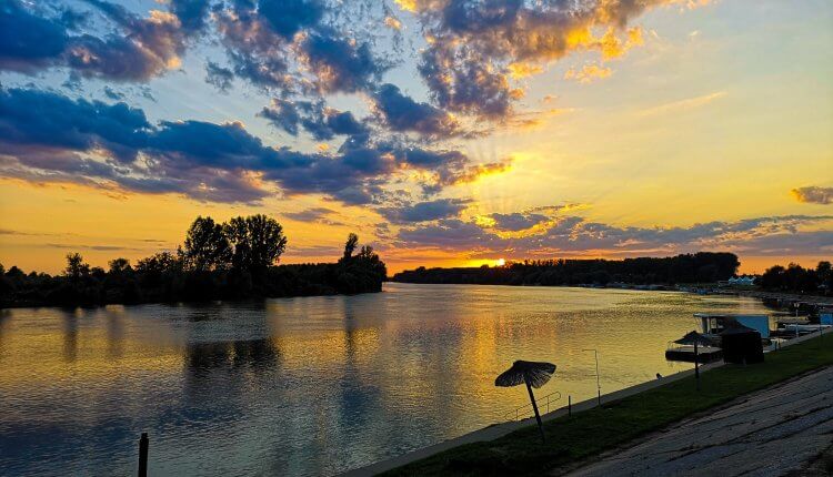 Zalazak na tiskom keju u Novom Bečeju
