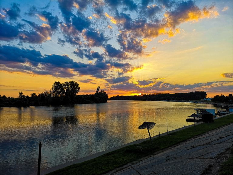 Zalazak na tiskom keju u Novom Bečeju