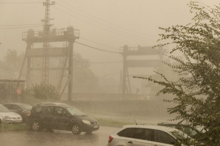 Septembarski pljusak u Kuli (Foto: Ljubomir Drinčić)